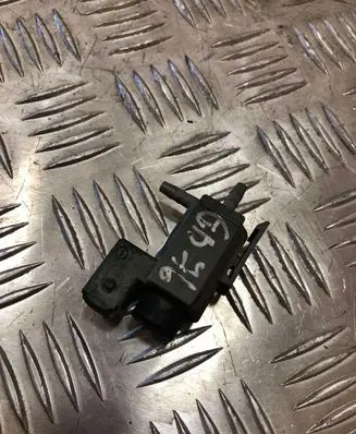 Vacuum valve