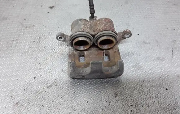 Nissan Pathfinder R51 Front brake caliper
