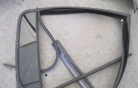 Volkswagen Amarok Rear vent window glass 2H7839431 43R001108