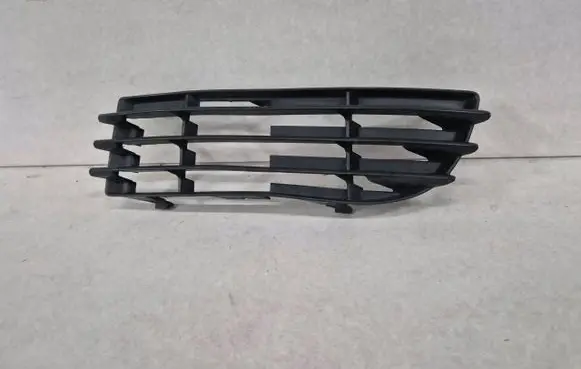 Mitsubishi Colt Front bumper lower grill MN105193