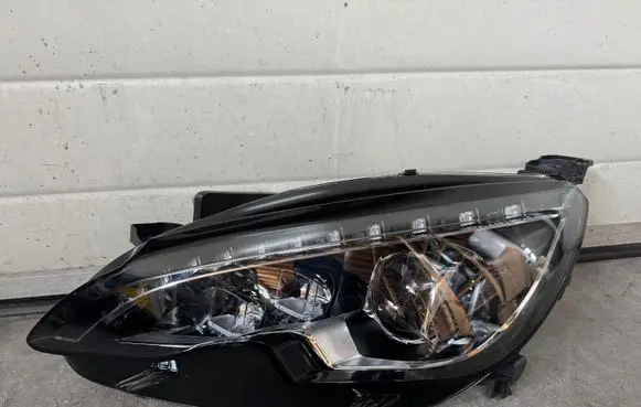 Peugeot 308 Headlight/headlamp 9677832480