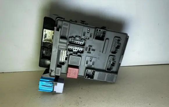 Renault Laguna II Fuse module 8200447504 8200518946 8200371614