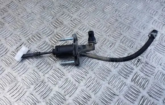 Opel Astra J Clutch master cylinder 55561916