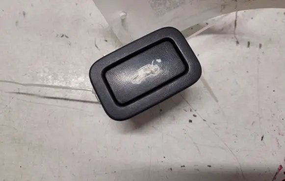 Tailgate opening switch