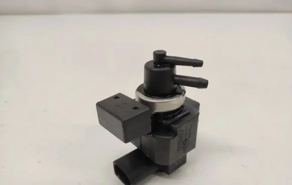 Audi A4 S4 B6 8E 8H Turbo solenoid valve 8E0906628
