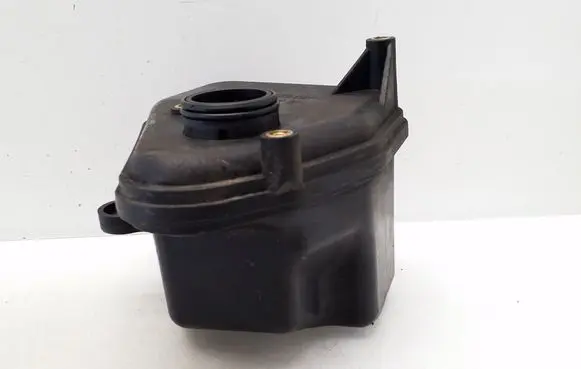 Vacuum air tank