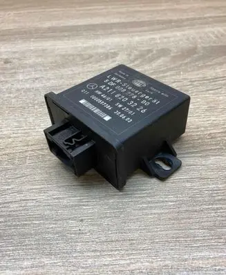 Mercedes-Benz E W211 Light module LCM A2118203226 5DF008278