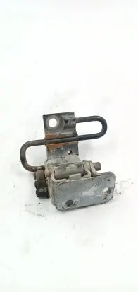 Audi A3 S3 8P Front door lower hinge 8e0331