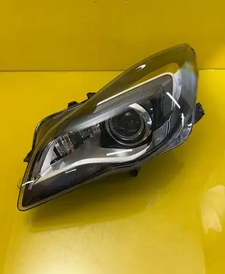 Opel Insignia A Headlight/headlamp 1ZT011166-01