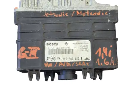 Volkswagen Golf III Engine control unit/module 0261203304 0261203305 26SA3087