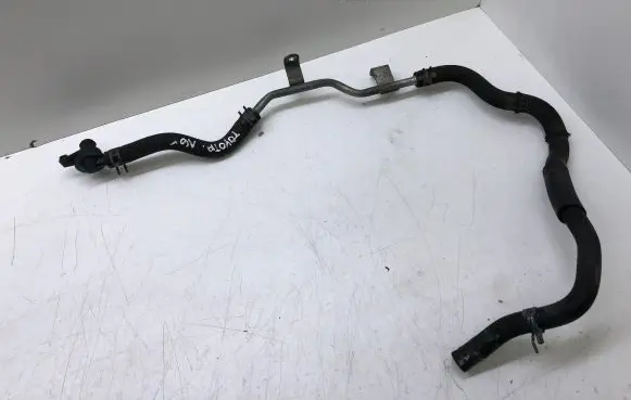 Toyota Avensis T270 Engine coolant pipe/hose