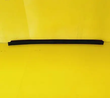 Mercedes-Benz Vito Viano W638 Front door glass trim molding 