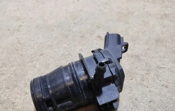 Toyota Prius (XW30) Windscreen/windshield washer pump 8533021010 0602104491