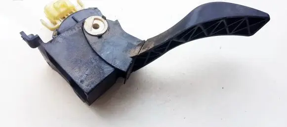 Ford Focus Accelerator throttle pedal 2M519F836AE 2M-51-9F836-AE
