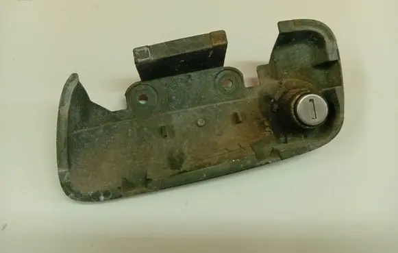 Opel Zafira A Front door lock (next to the handle) 