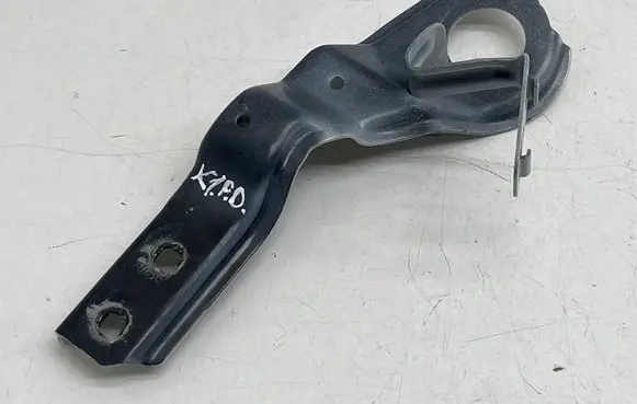 Fender mounting bracket