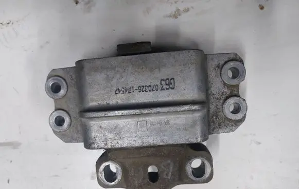Volkswagen PASSAT B6 Engine mount bracket 3C0199555 070326
