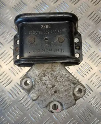 Engine mount bracket