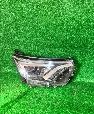 Toyota RAV 4 (XA40) Headlight/headlamp