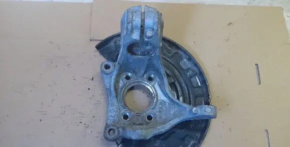 Volkswagen PASSAT B6 Front wheel hub VWPASSATB632RIGHT