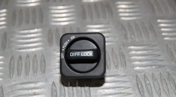 Toyota Land Cruiser (J120) Differential lock switch 8472560020