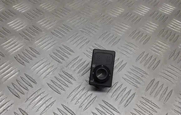 Nissan Primera Wing mirror switch