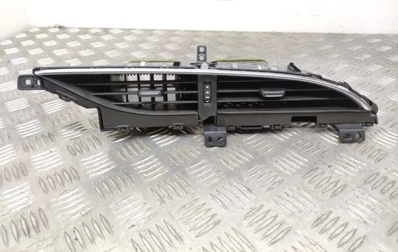 Toyota Yaris Dash center air vent grill 556700D240