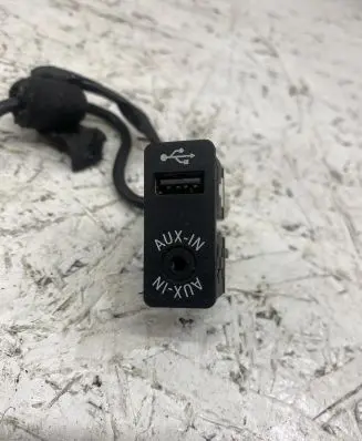 Mini Cooper Countryman R60 USB socket connector 9229266