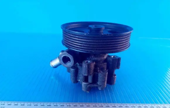 Opel Insignia A Power steering pump 55563329