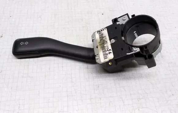 Volkswagen Golf IV Indicator stalk 8L0953513G