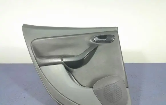 Seat Toledo III (5P) Door card panel trim set 5P0867211