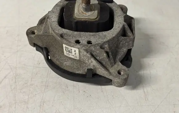 BMW 3 F30 F35 F31 Engine mount bracket 6855456