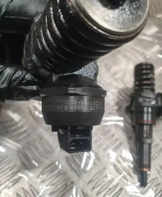 Volkswagen Golf IV Fuel injectors set 038130073AJ 0414720037