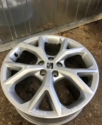 Seat Arona R17 alloy rim 