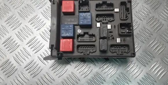 Renault Laguna II Fuse module 8200148809 8200004201