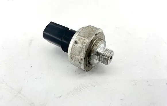 Mercedes-Benz C W205 Air conditioning (A/C) pressure sensor 2110000283 0045429018