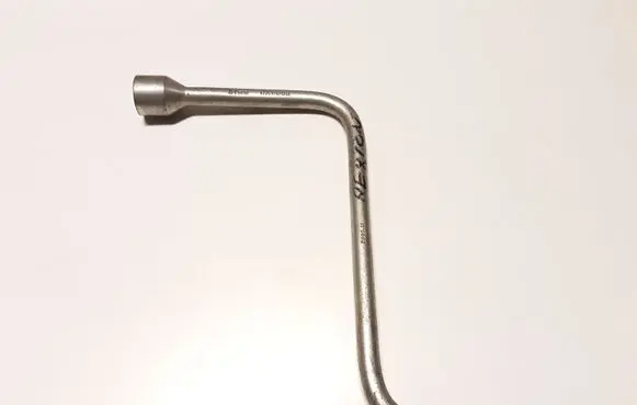 SsangYong Rexton I Wheel nut wrench 