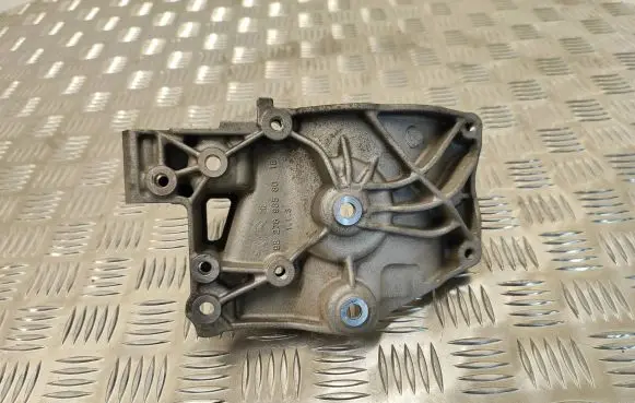 Citroen DS7 Crossback A/C compressor mount bracket 9827896580