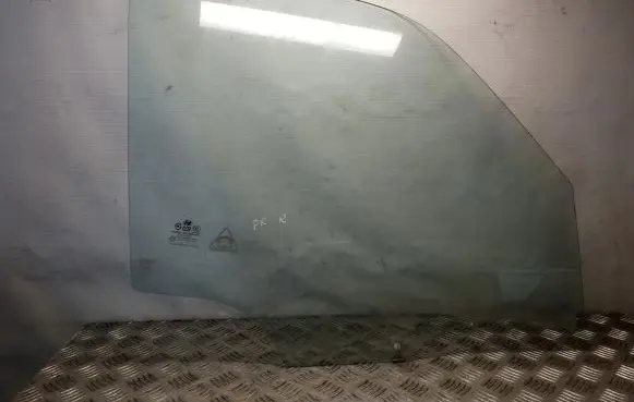 Hyundai Terracan Front door window glass four-door