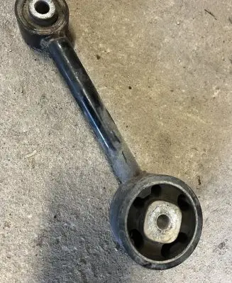 Mitsubishi Colt Engine mount bracket