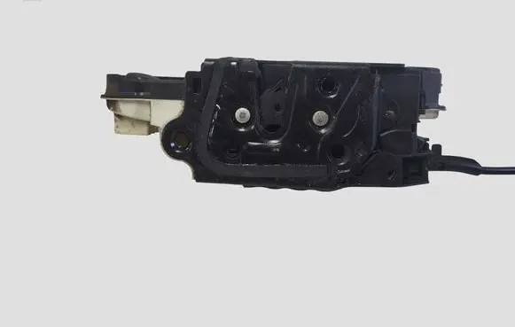 Volkswagen Amarok Front door lock 5N1837015C