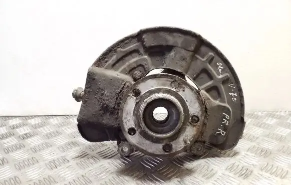 Volvo V70 Front wheel hub 9461944