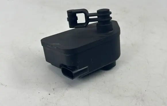BMW X3 E83 Radiator active air flap actuator 6938297 67326938297