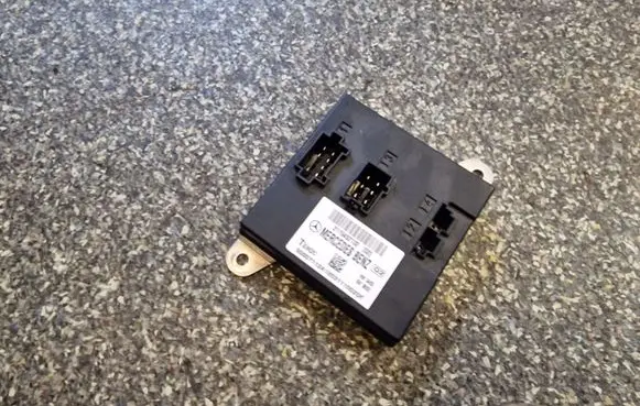 Mercedes-Benz E W211 Fuse module 2115452132
