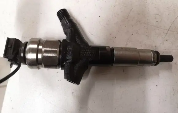 Subaru Forester SH Fuel injector 16613AA020 AA020