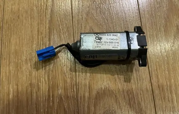 Mercedes-Benz C W203 Seat adjustment motor A2038203642 12V500016 1134301