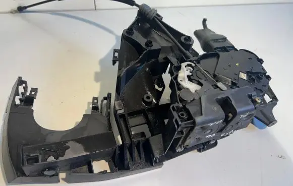 Volvo V50 Front door lock 240015003