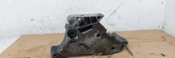 Skoda Octavia Mk2 (1Z) Engine mounting bracket 03G199207F V200KTS72