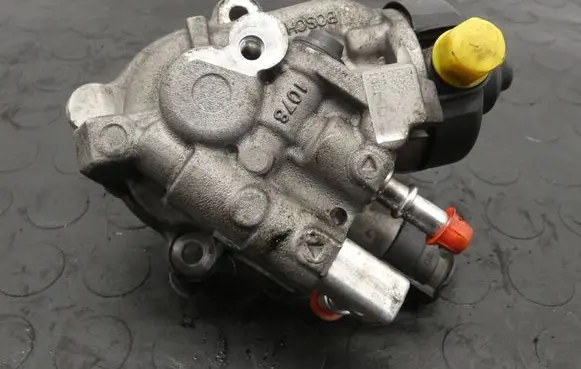 Mini Cooper Countryman F60 Fuel injection high pressure pump 0445010768 8511626