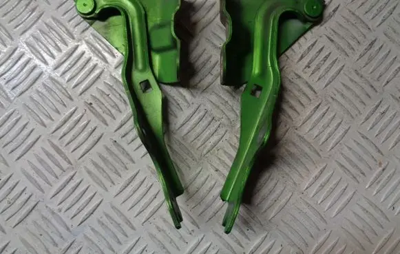 Mazda 2 Engine bonnet/hood hinges